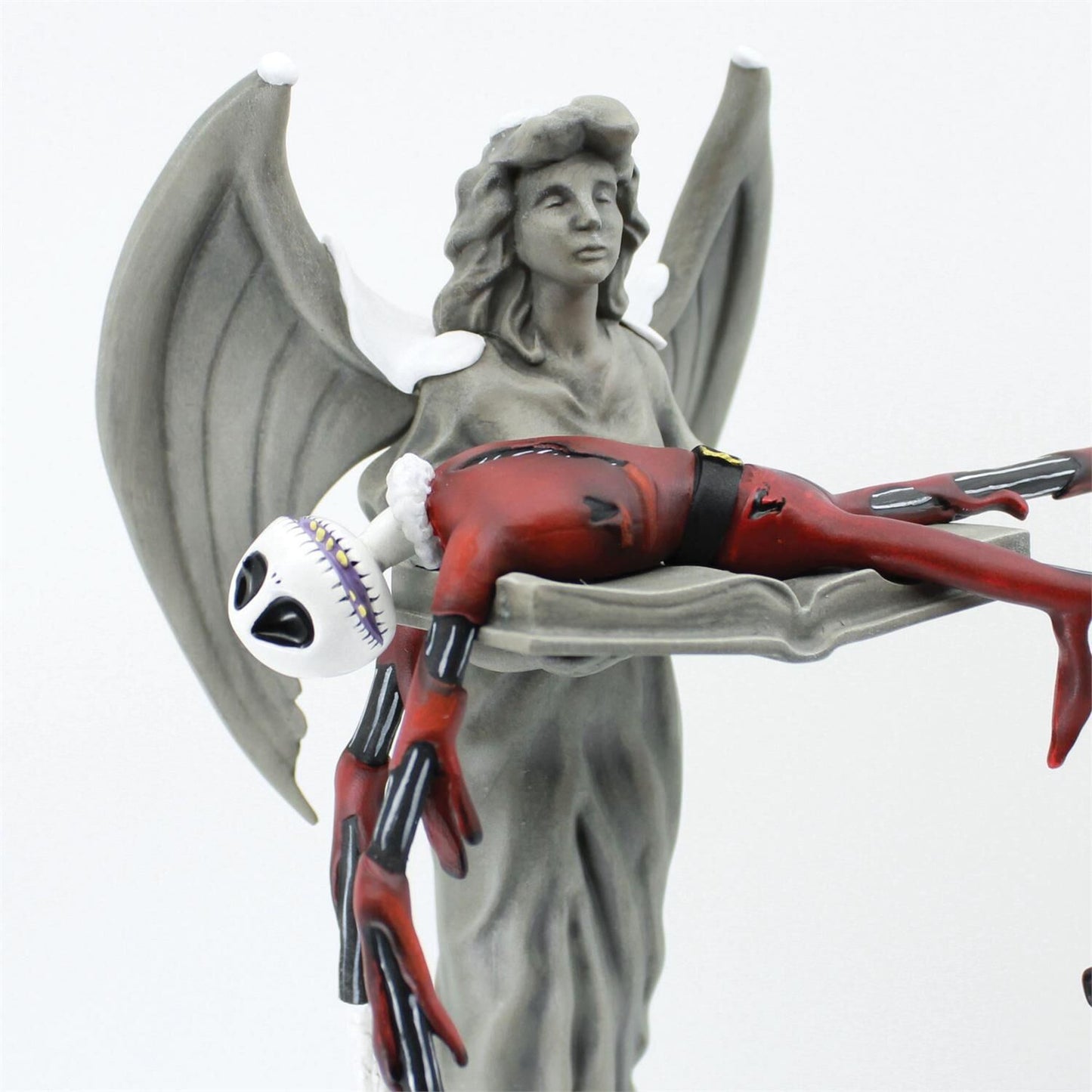 DISNEY SHOWCASE SANTA JACK & LIGHT UP ZERO