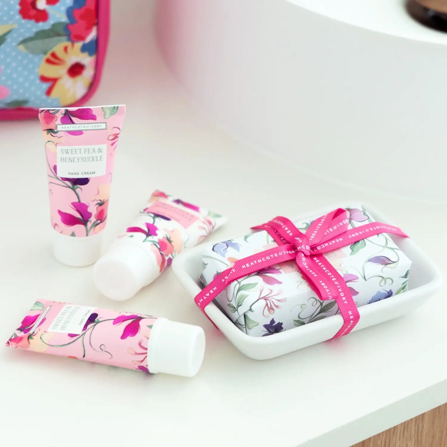 Heathcote & Ivory Sweet Pea & Honeysuckle Scented Soap In Dish