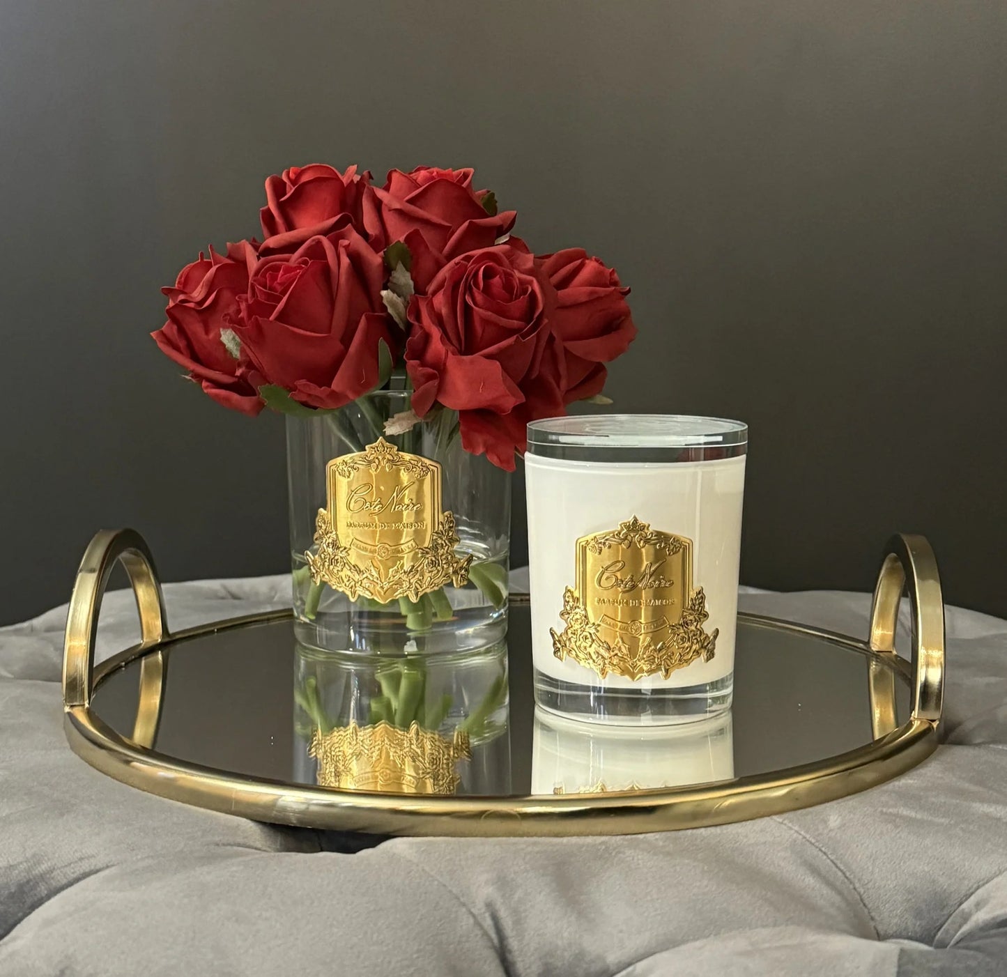 Cote Noire Premium Rose Bud Bouquet Red In Clear Glass With Gold Crest