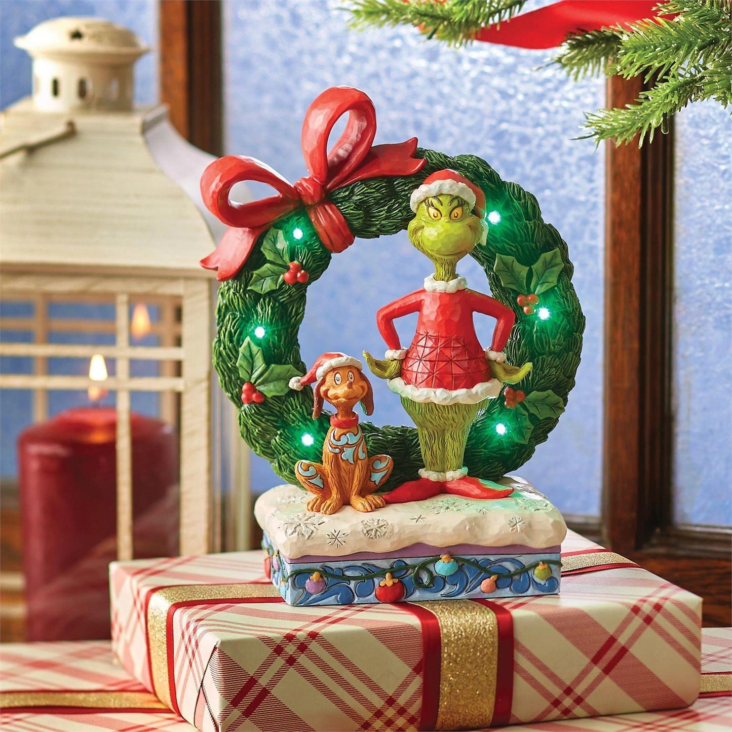 THE GRINCH DR. SEUSS BY JIM SHORE LIT GRINCH & MAX IN WREATH