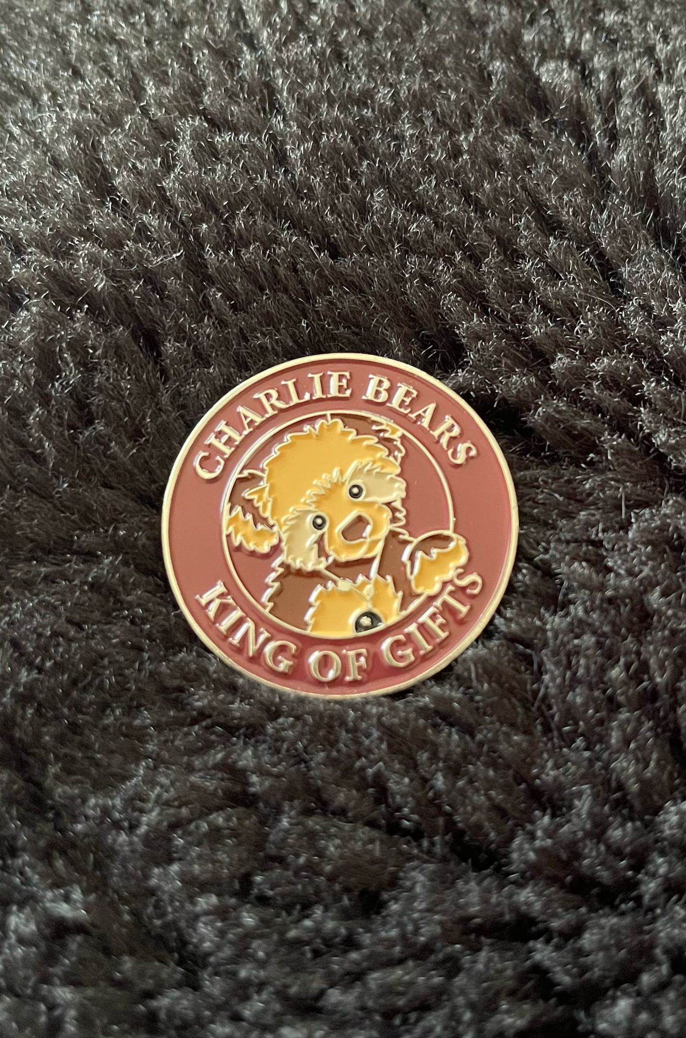 CHARLIE BEAR PAW STORE PIN BADGE FOR KING OF GIFTS