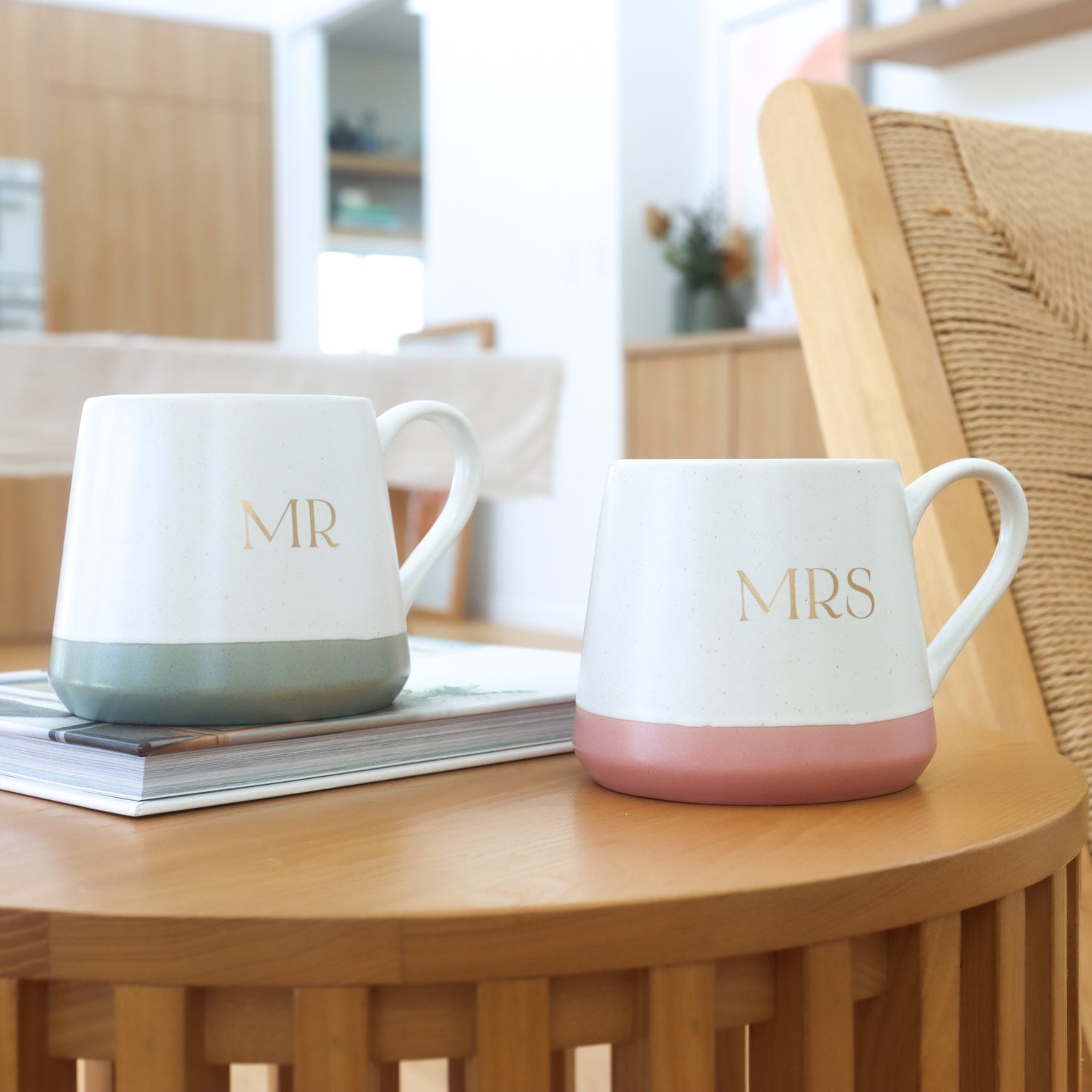 WEDDING MUG SET MR & MRS