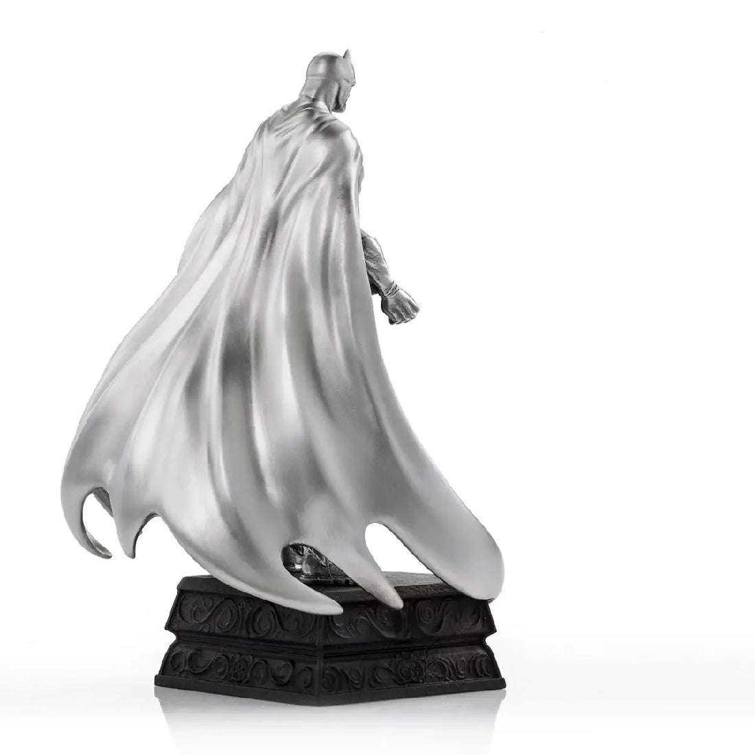 DC BY ROYAL SELANGOR FIGURINE BATMAN RESOLUTE PEWTER 19CM