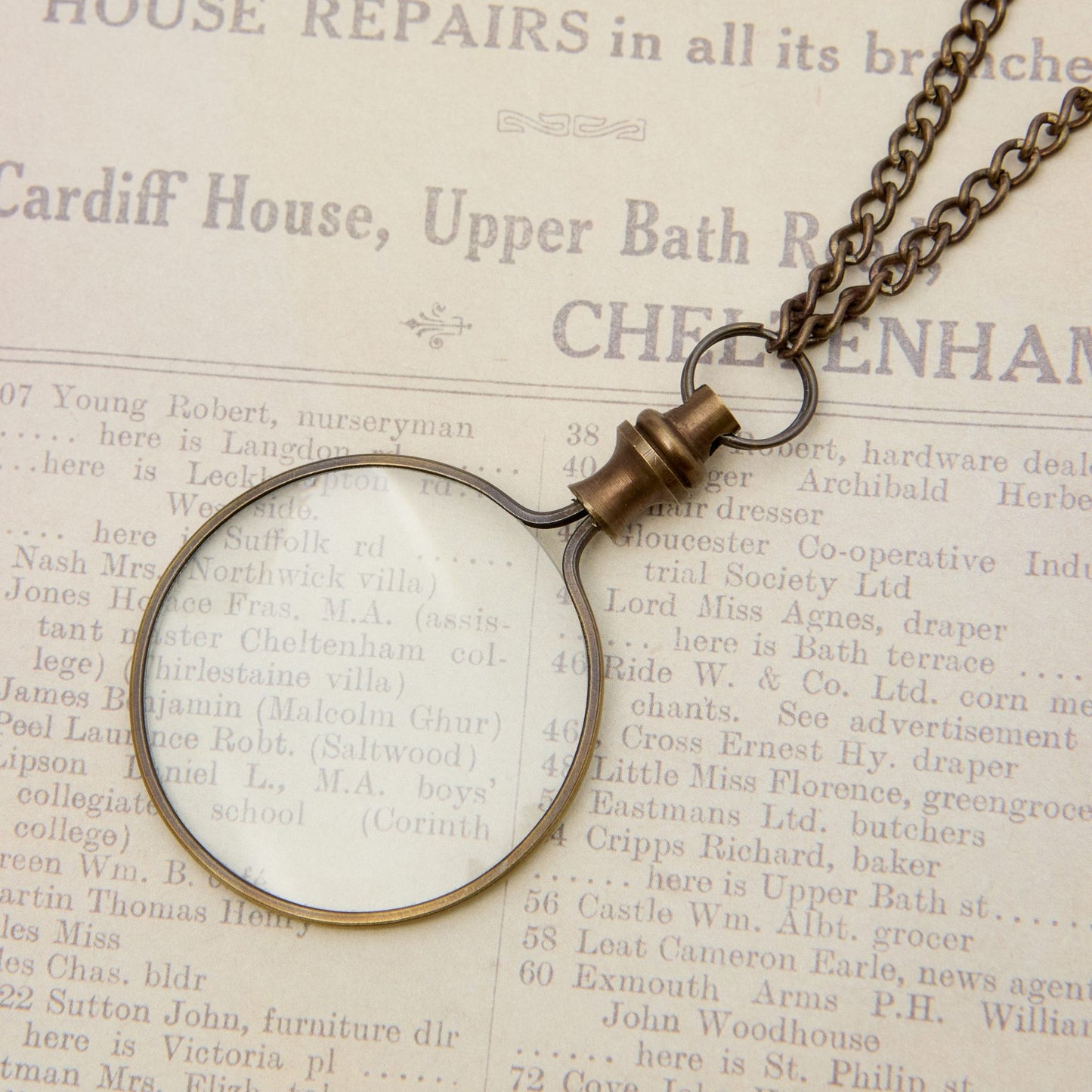 Metal Pendant Magnifier On Chain