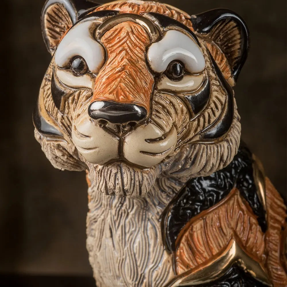 RINCONADA DE ROSA TIGER SITTING