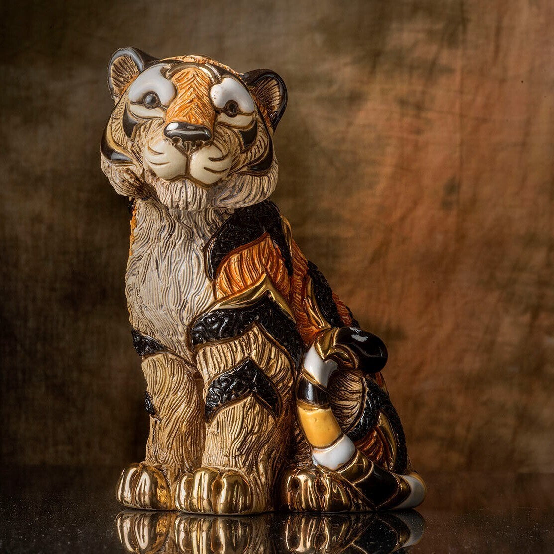 RINCONADA DE ROSA TIGER SITTING