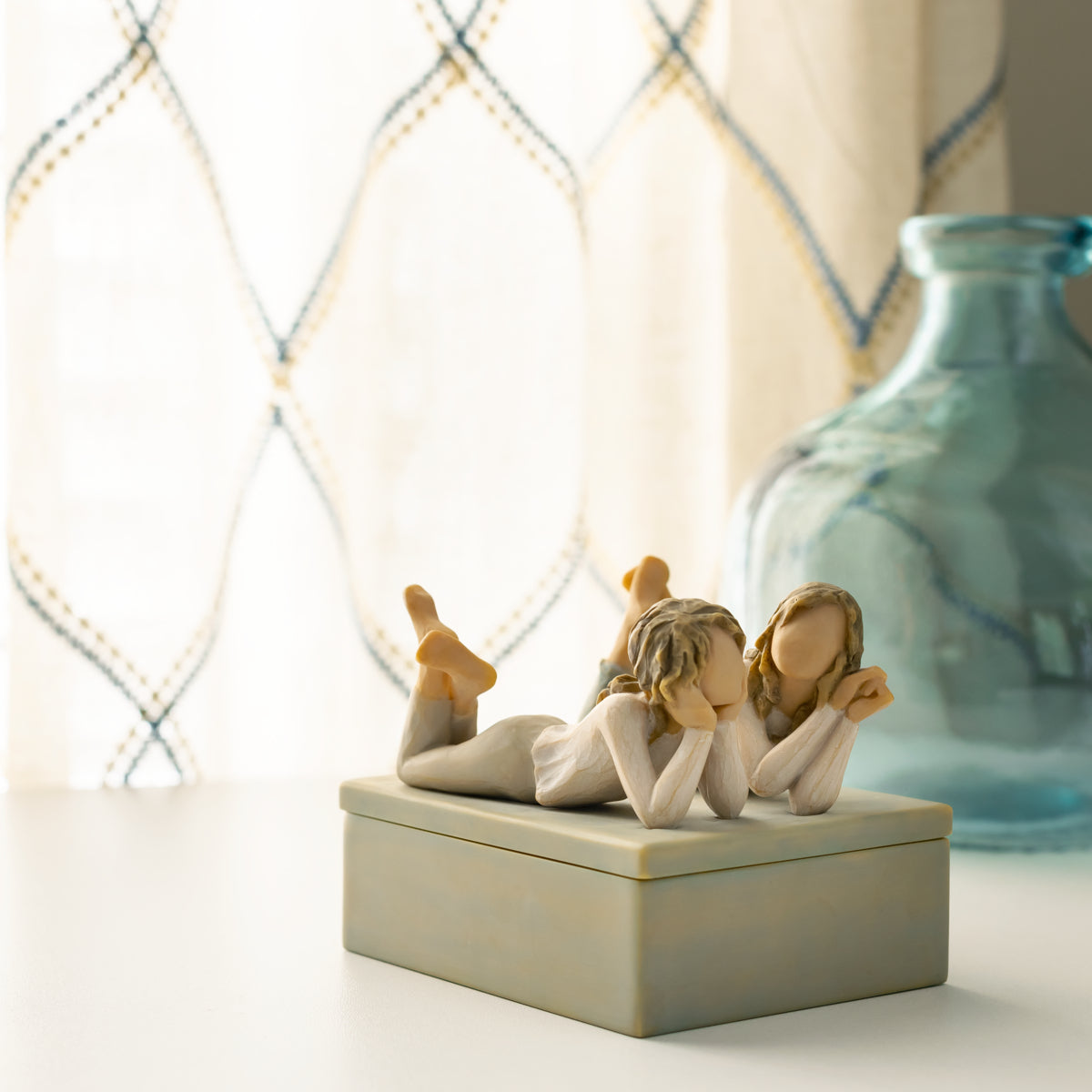 WILLOW TREE - FRIENDS FOREVER KEEPSAKE BOX